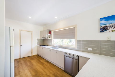 Tarcoola - Holiday Adelaide 3