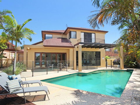 Tarcoola 41 - 5 BDRM Canal Home With Pool - Holiday Adelaide 0