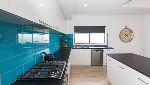 Tee Two On Troon - 21/30 Troon Drive - Holiday Adelaide 1