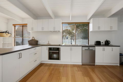 THE ASHMAN HOUSE - Modern And Close To Town - Holiday Adelaide 2
