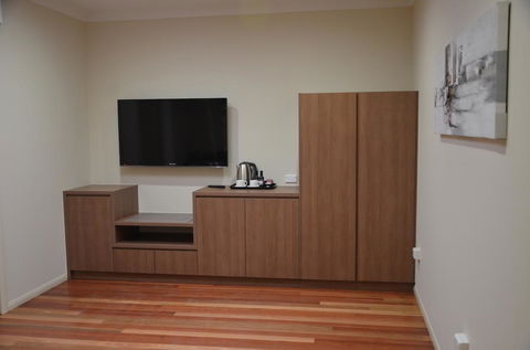 The Australian Hotel Motel - Holiday Adelaide 3