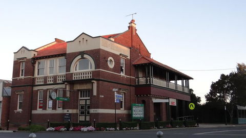 The Bank B&B West Wyalong - Holiday Adelaide 0