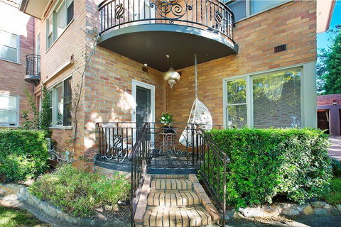 The Beach House Apartment - Holiday Adelaide 0