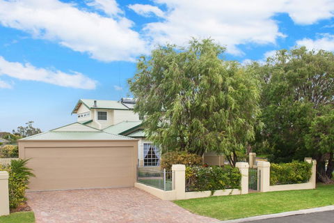 The Beach Retreat - Holiday Adelaide 1