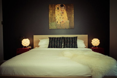 The Hobart Entrance - Holiday Adelaide 1