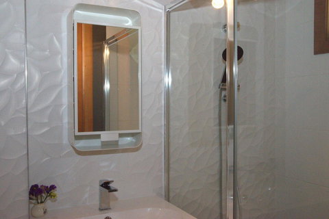 The Hobart Entrance - Holiday Adelaide 29