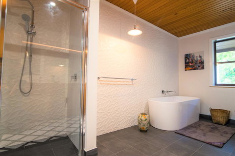 The Hobart Entrance - Holiday Adelaide 8