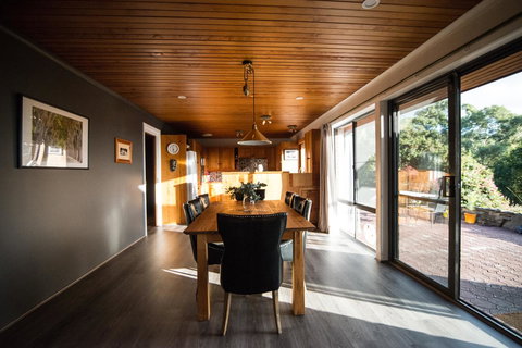 The Hobart Entrance - Holiday Adelaide 18