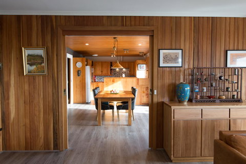 The Hobart Entrance - Holiday Adelaide 11