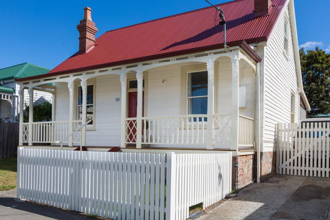 Brampton Cottage - Holiday Adelaide 0