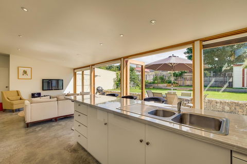 Brampton Cottage - Holiday Adelaide 18