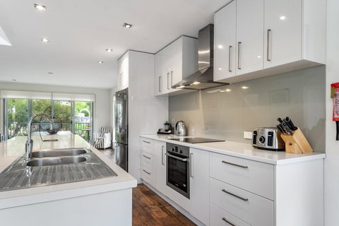 Freycinet Haven - Holiday Adelaide 7