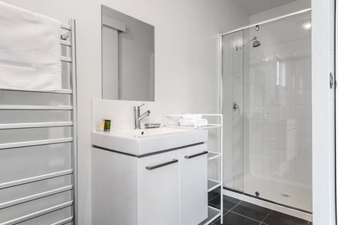 Freycinet Haven - Holiday Adelaide 11