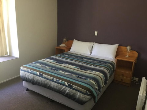 The Fox And Hounds Historic Hotel - Holiday Adelaide 10