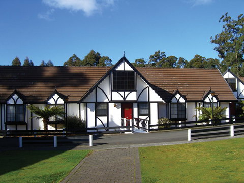 The Fox And Hounds Historic Hotel - Holiday Adelaide 0