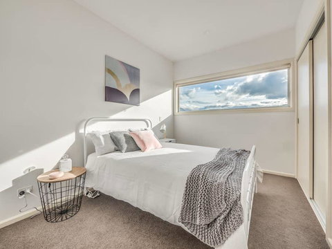 Marina View Apartment - Holiday Adelaide 3