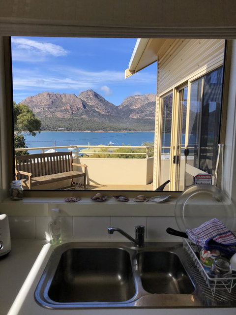 Freycinet Beach House - Holiday Adelaide 12