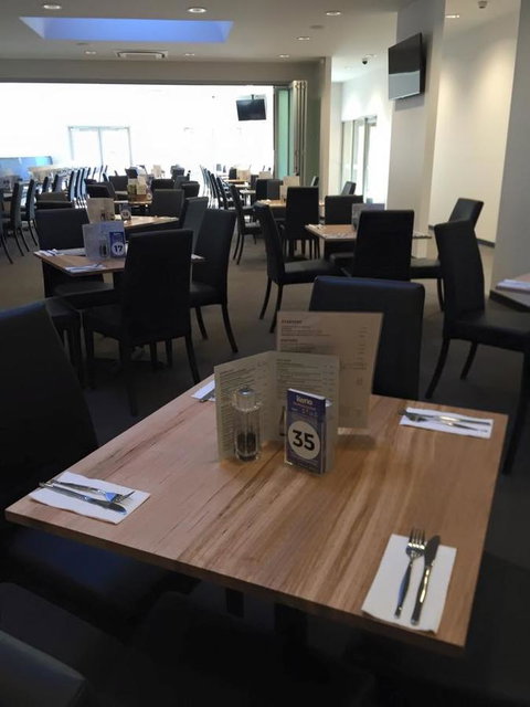 Risdon Brook Hotel - Holiday Adelaide 2