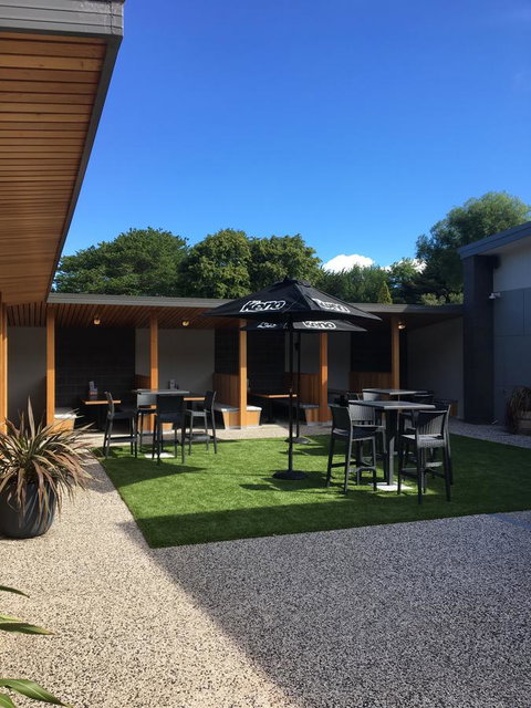 Risdon Brook Hotel - Holiday Adelaide 5