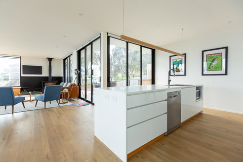 Blessington Beach Retreat - Holiday Adelaide 8