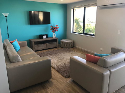 Self Contained Beach View Apartment - Holiday Adelaide 4
