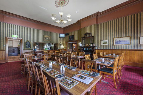 Empire Hotel Queenstown - Holiday Adelaide 13