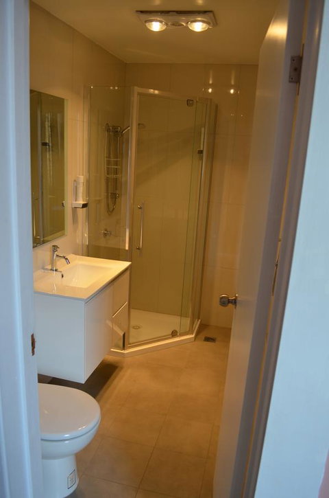 Empire Hotel Queenstown - Holiday Adelaide 5