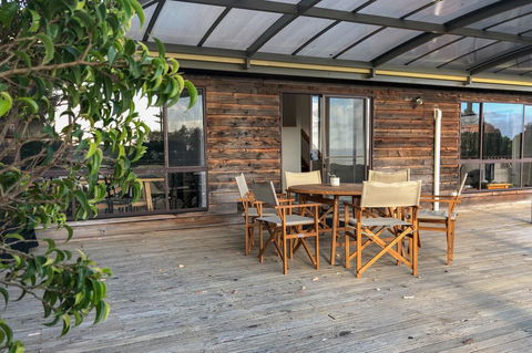 HIDDEN HAVEN Binalong Bay - Holiday Adelaide 1