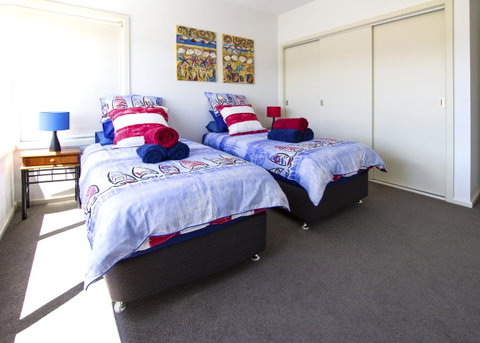 Bellerive Marina View Apartments No 28 - Holiday Adelaide 13