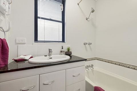 Aruba Apartments - Holiday Adelaide 5