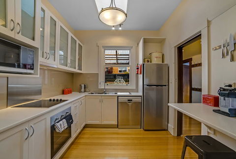 Gorgeous Hobart Accommodation - Park On Park - New Town - Holiday Adelaide 19