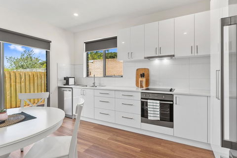 Rosewater Townhouses Dromana - Holiday Adelaide 8