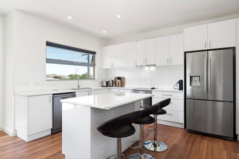 Rosewater Townhouses Dromana - Holiday Adelaide 23