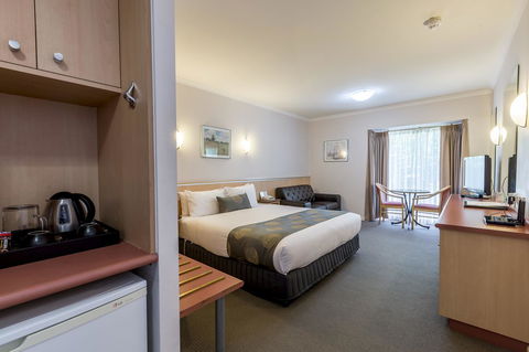 The Waverley International Hotel - Holiday Adelaide 0