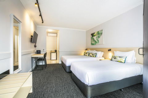 Nightcap At Matthew Flinders Hotel - Holiday Adelaide 0