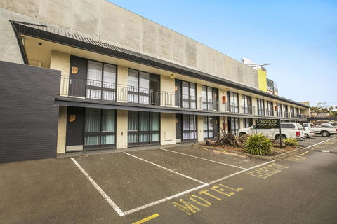 Nightcap At Matthew Flinders Hotel - Holiday Adelaide 30