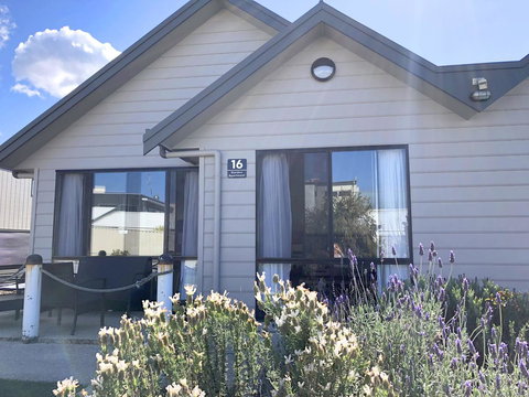 Apollo Bay Waterfront Motor Inn - Holiday Adelaide 20