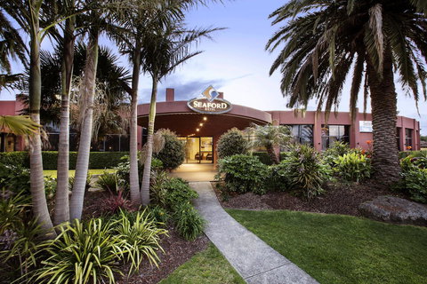 Nightcap At Seaford Hotel - Holiday Adelaide 5