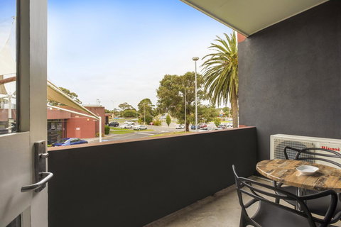 Nightcap At Seaford Hotel - Holiday Adelaide 28