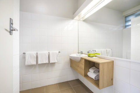 Nightcap At Seaford Hotel - Holiday Adelaide 23