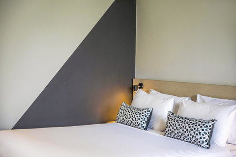 Nightcap At Seaford Hotel - Holiday Adelaide 19