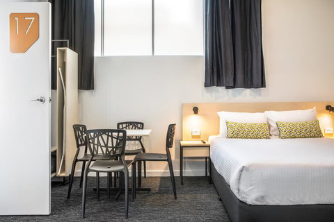 Nightcap At Seaford Hotel - Holiday Adelaide 3