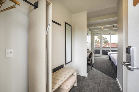 Nightcap At Seaford Hotel - Holiday Adelaide 31