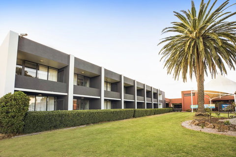 Nightcap At Seaford Hotel - Holiday Adelaide 6