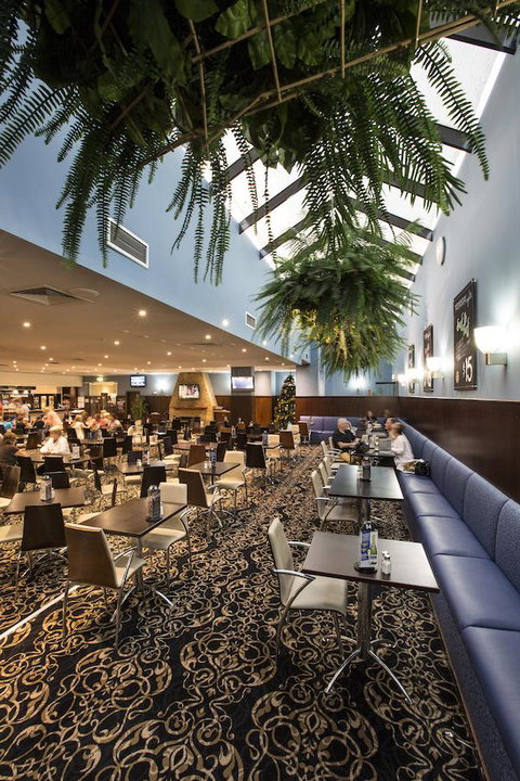 Nightcap At Seaford Hotel - Holiday Adelaide 9