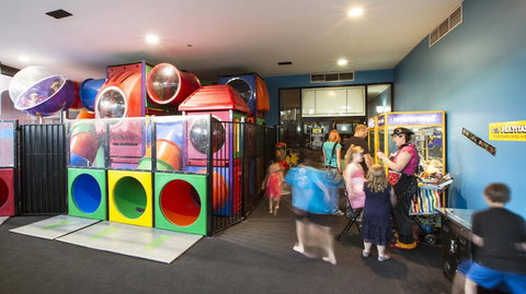 Nightcap At Seaford Hotel - Holiday Adelaide 7