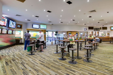 Nightcap At Seaford Hotel - Holiday Adelaide 40