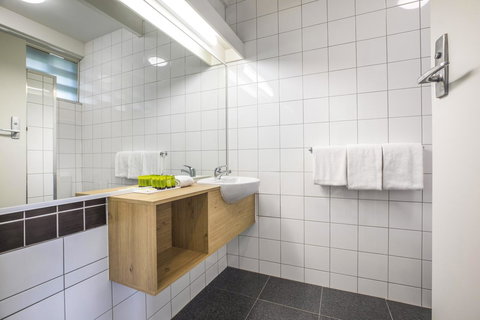 Nightcap At Seaford Hotel - Holiday Adelaide 30