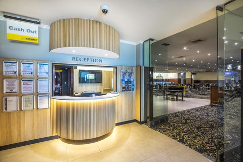 Nightcap At Seaford Hotel - Holiday Adelaide 10