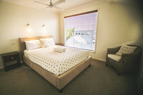 Rayville Boat Houses - Holiday Adelaide 10